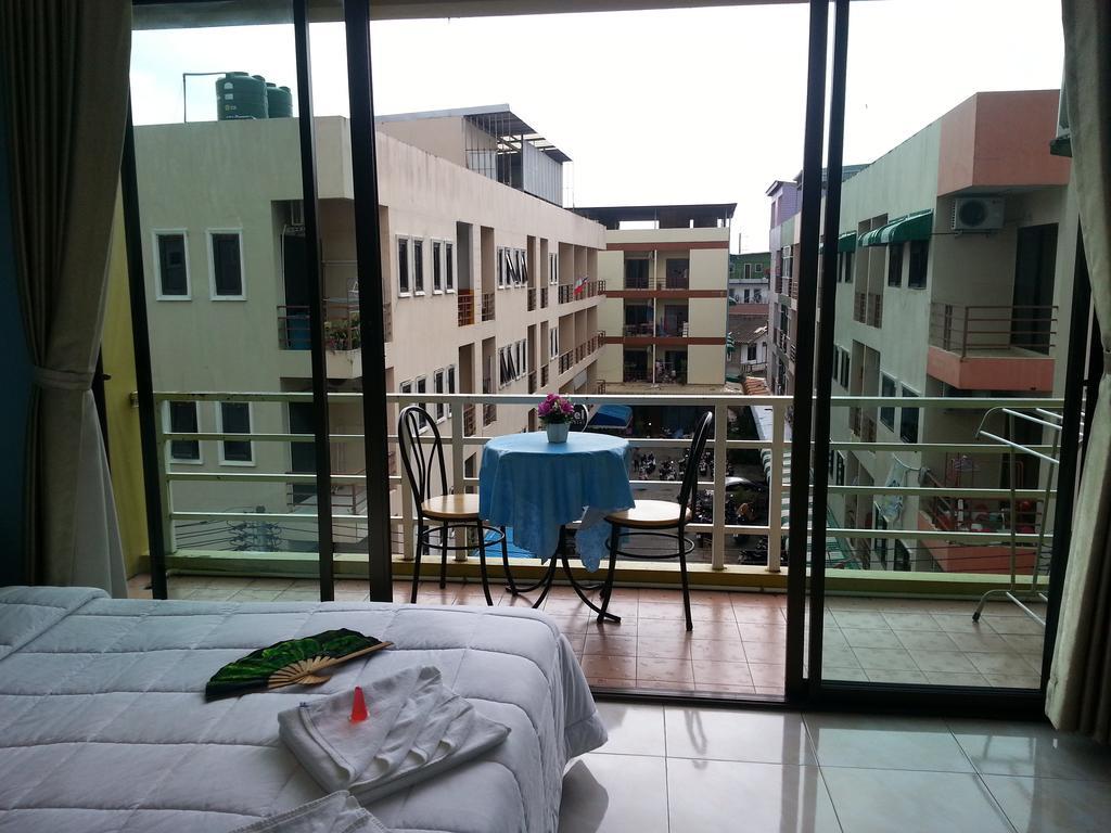 Dreams Guesthouse & Hostel Patong Exterior foto